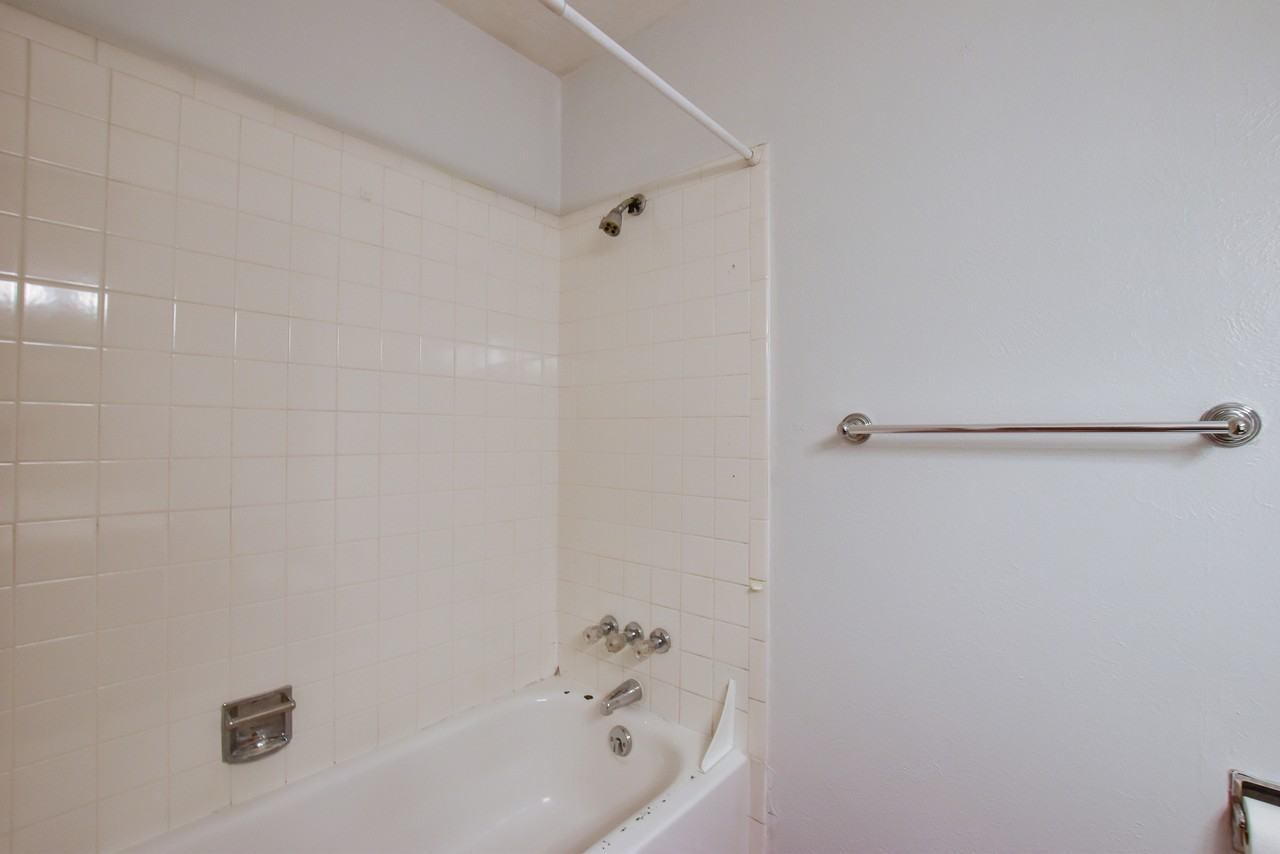 4925 Hackamore Dr N - Photo 6 of 30