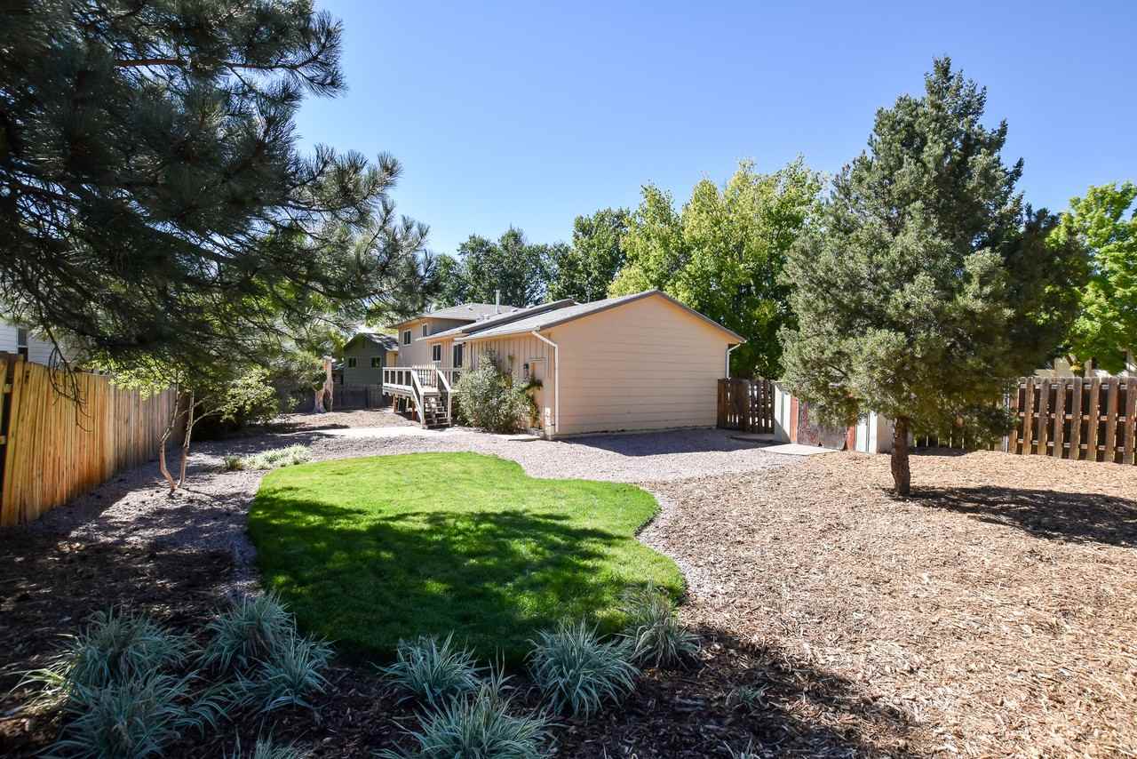 4925 Hackamore Dr N - Photo 5 of 30