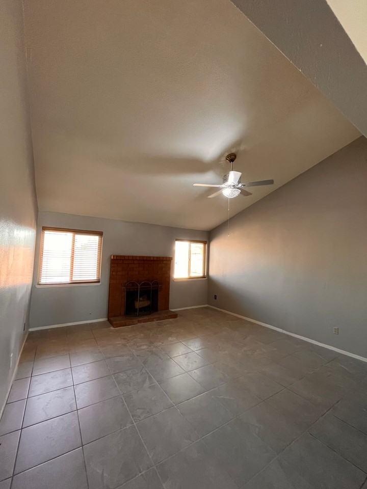 5348 Ravendale Cir - Photo 3 of 18