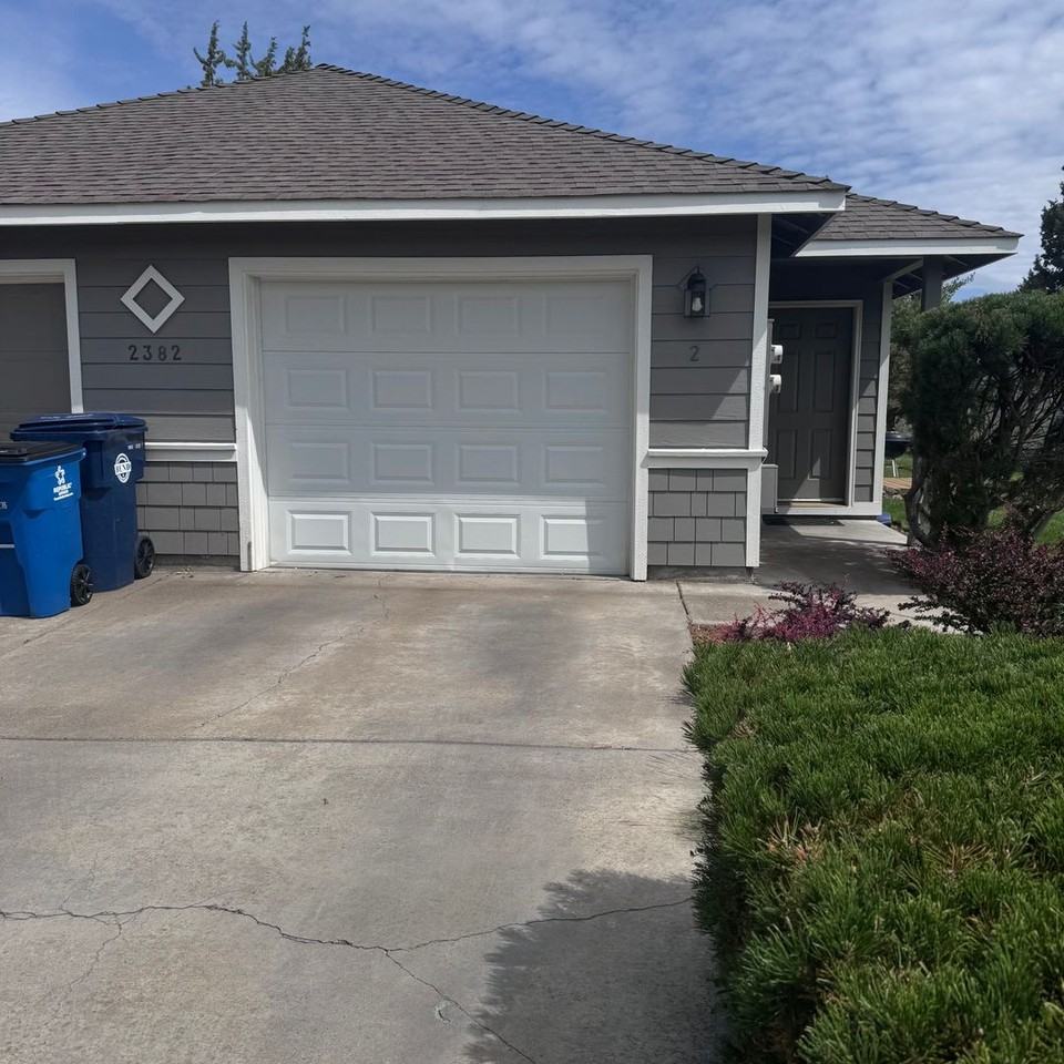 2382 Ne Mary Rose Pl #2 - Photo 2 of 13
