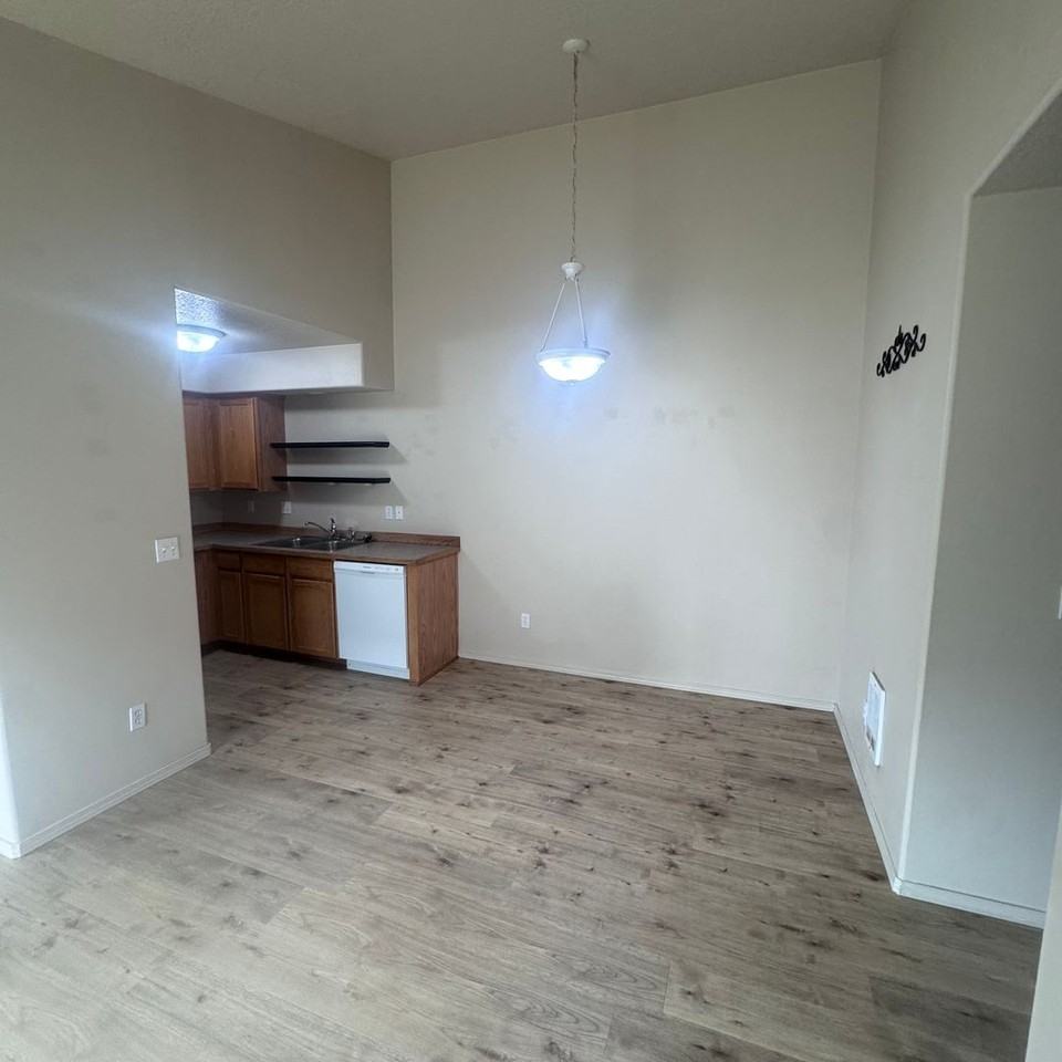 2382 Ne Mary Rose Pl #2 - Photo 5 of 13