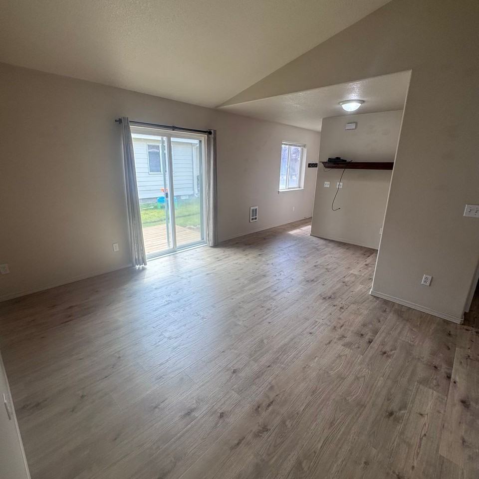 2382 Ne Mary Rose Pl #2 - Photo 7 of 13