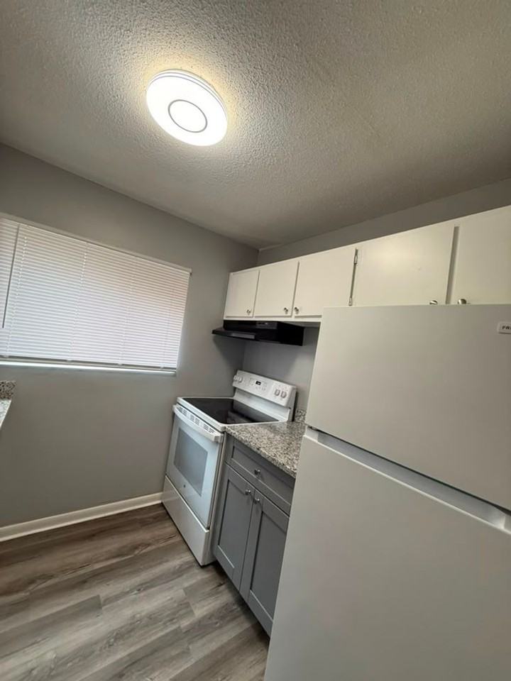 395 Luella St N - Photo 6 of 10