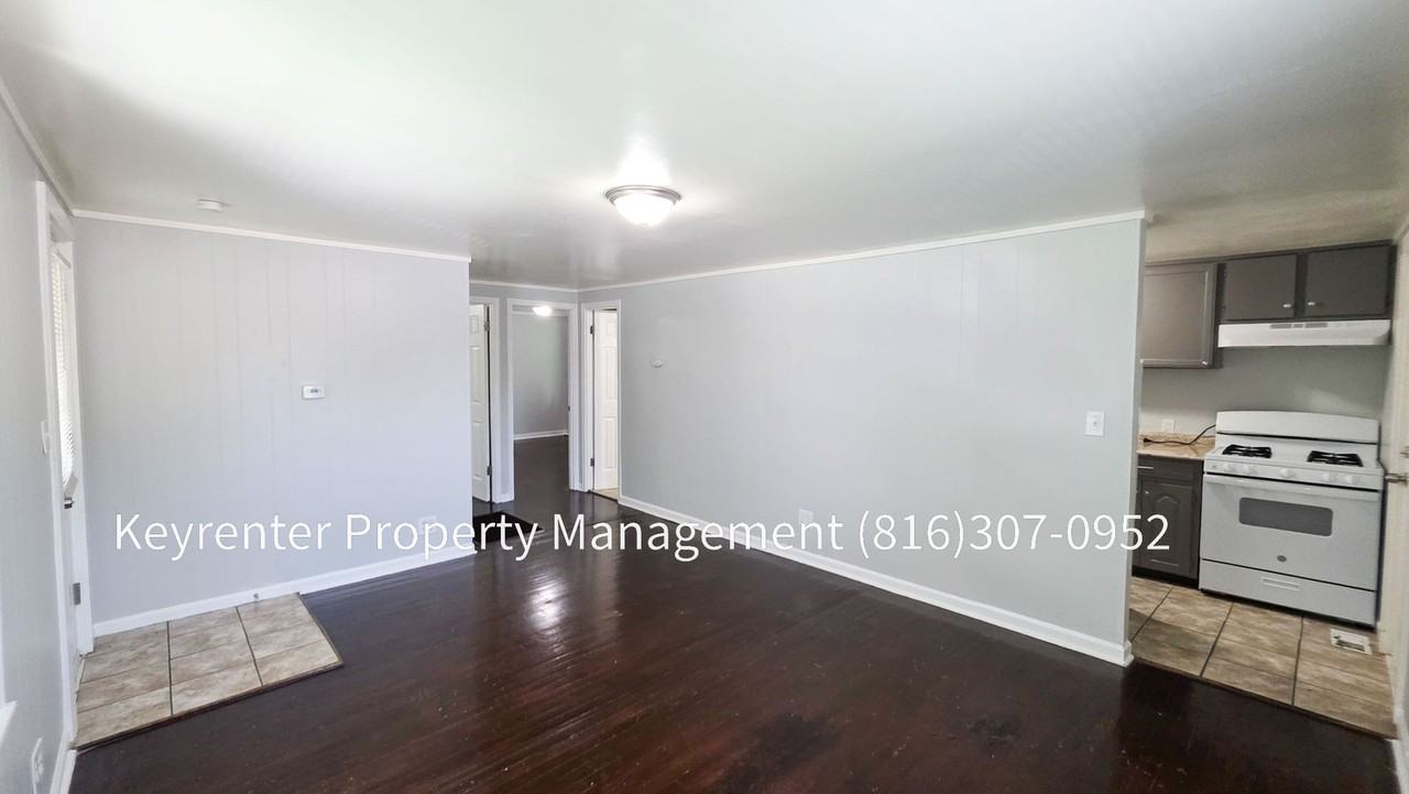 802 S Logan Ave - Photo 5 of 19