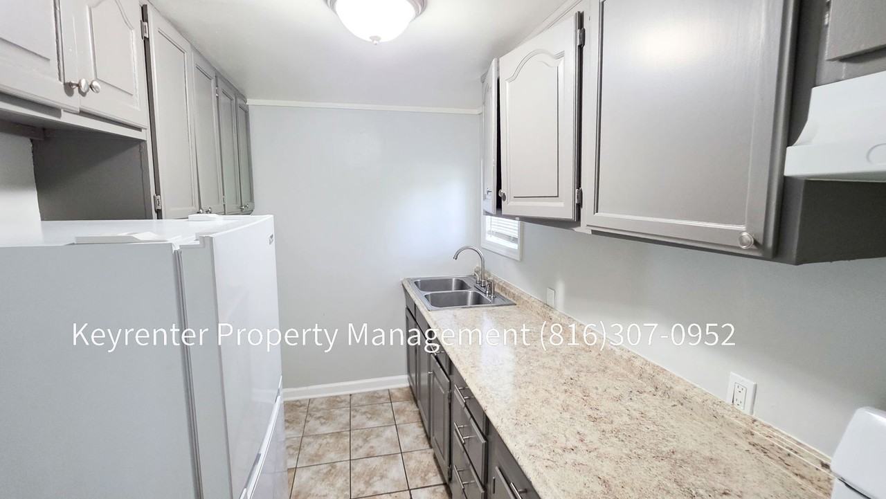 802 S Logan Ave - Photo 6 of 19