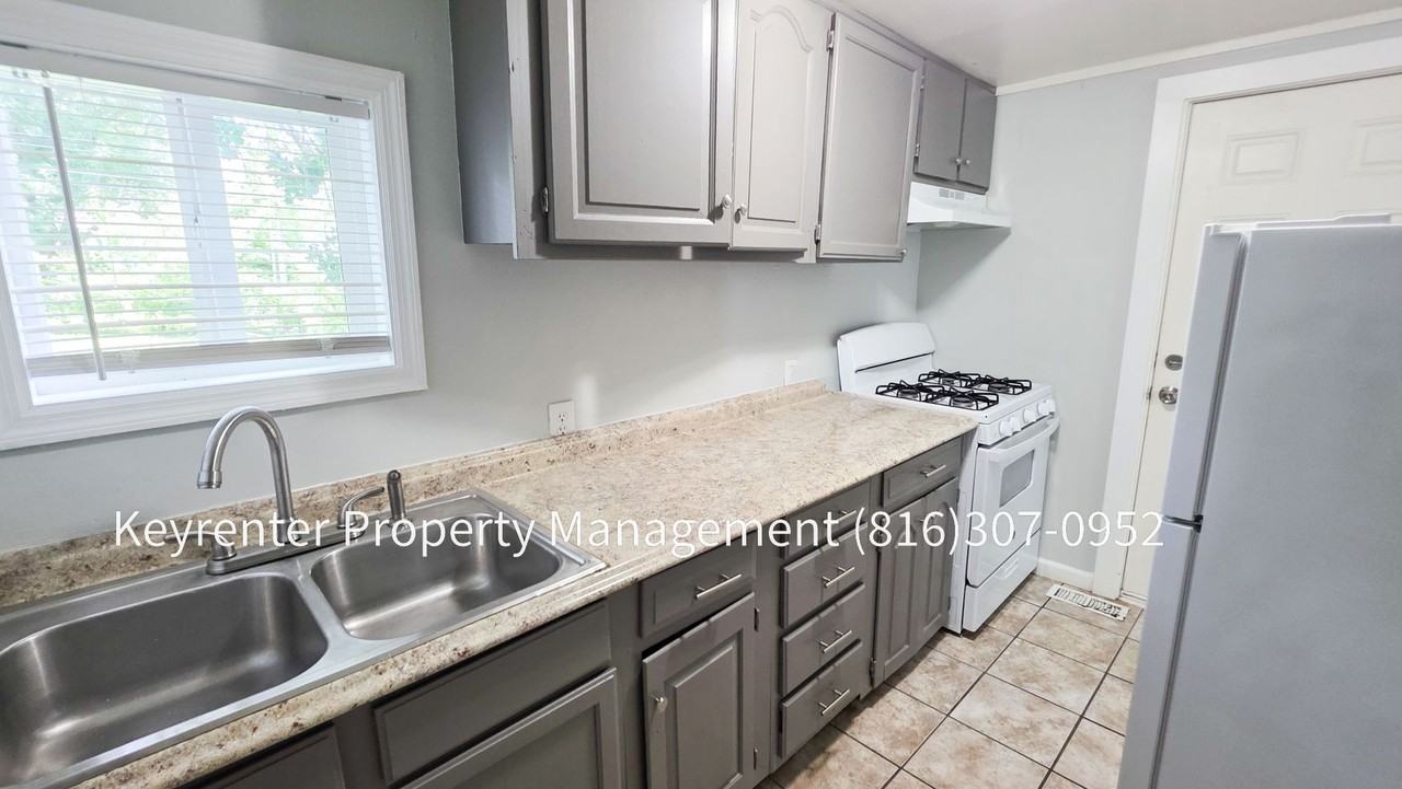 802 S Logan Ave - Photo 7 of 19
