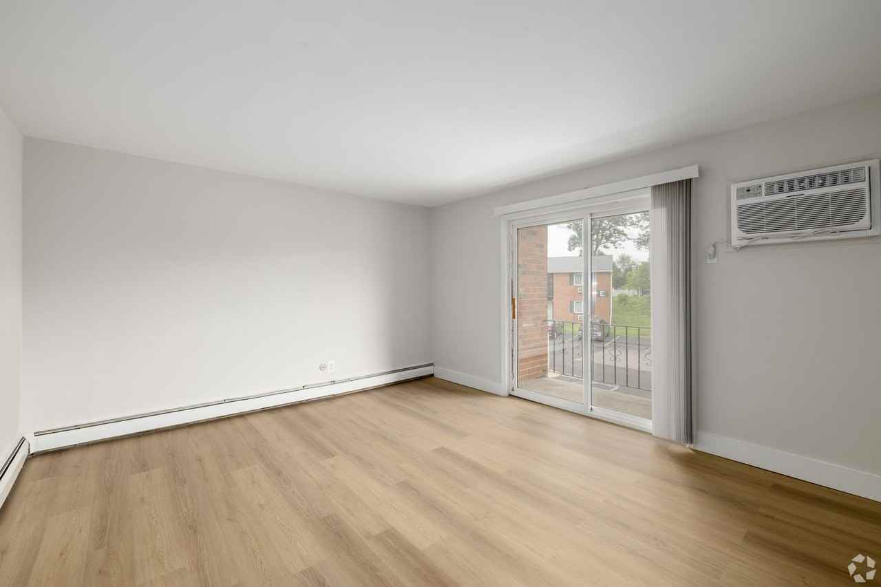 Livingstone Apartment Homes - Photo 5 of 8