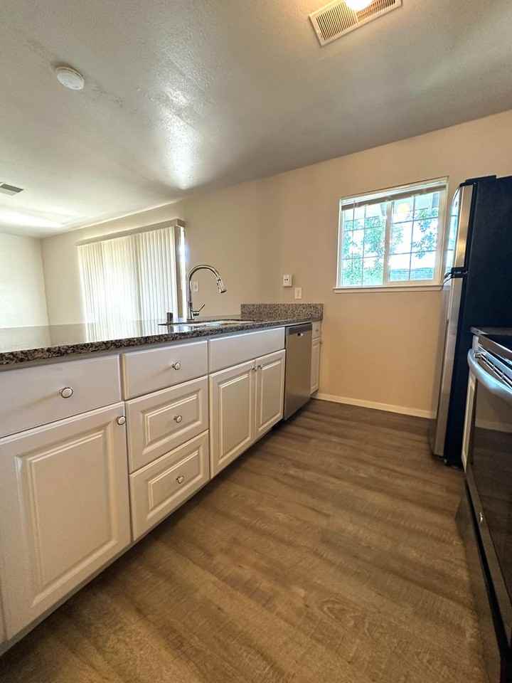 609 Fort Sumpter Dr - Photo 5 of 22