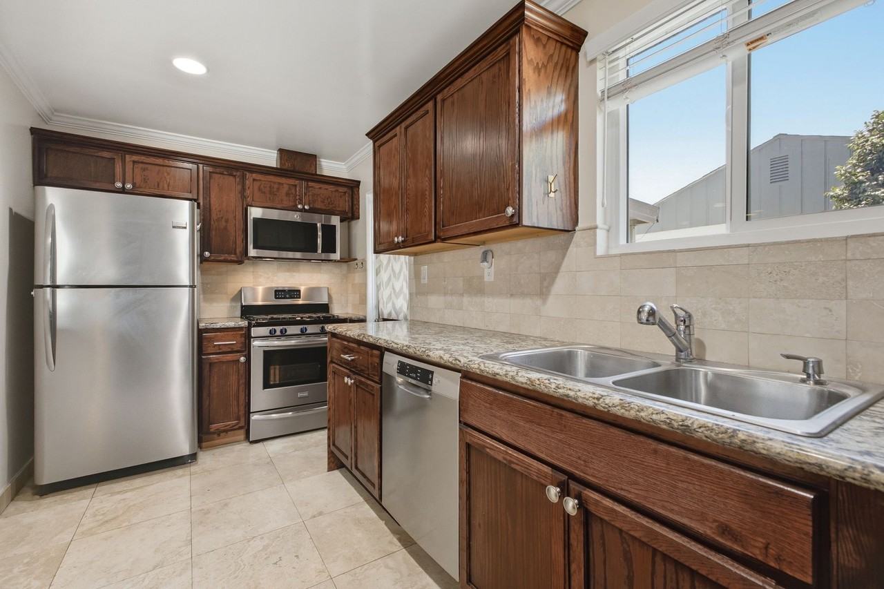 1630 N Ontario St - Photo 5 of 16