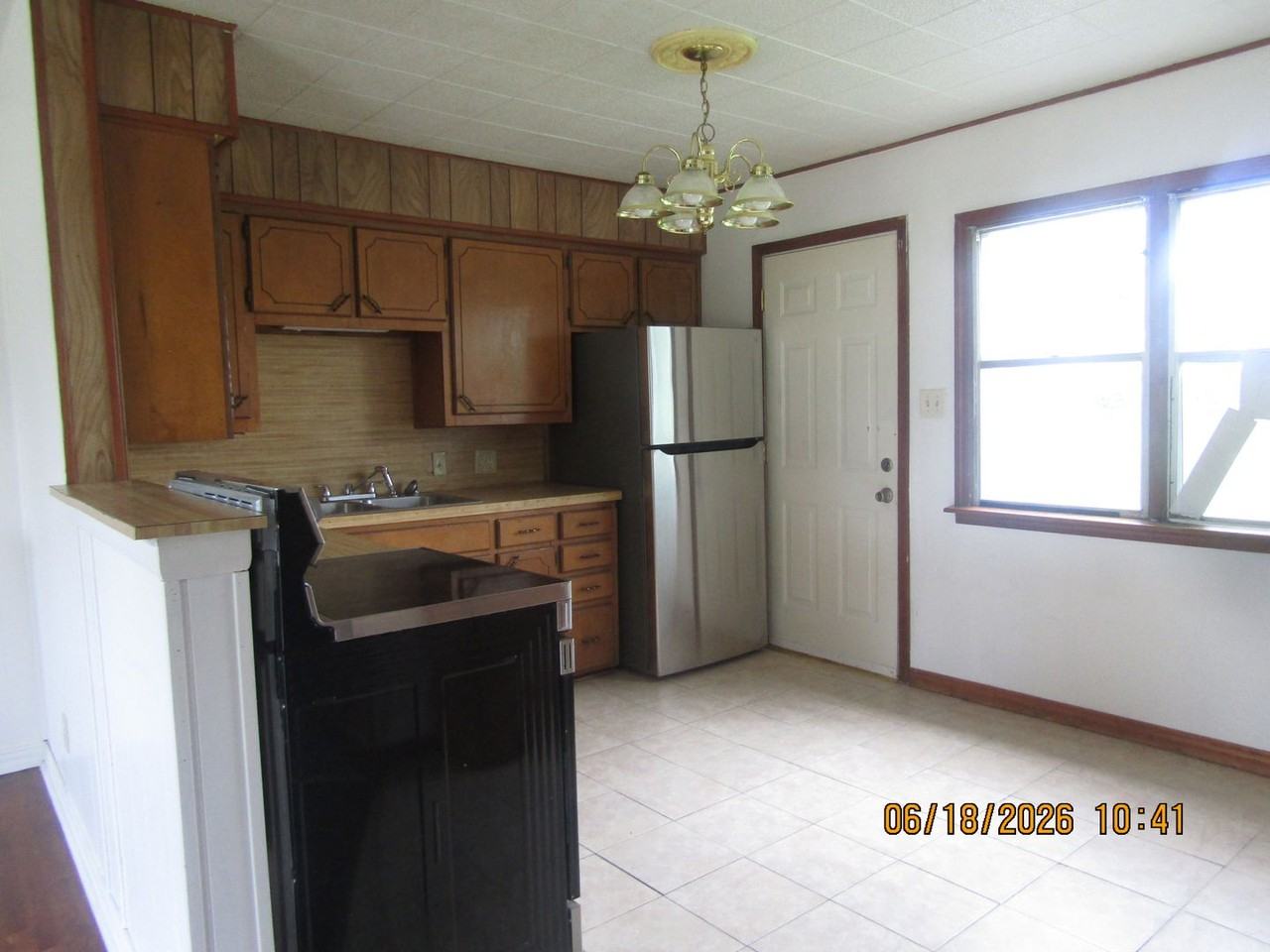 1713 Nw Ozmun Ave - Photo 3 of 11