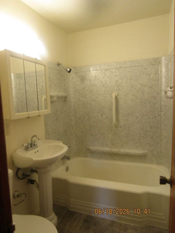 1713 Nw Ozmun Ave - Photo 5 of 11