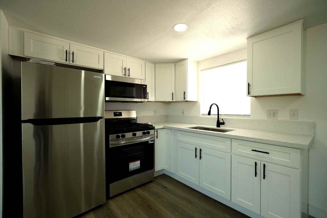 1006 Beverly Rd - Photo 2 of 19