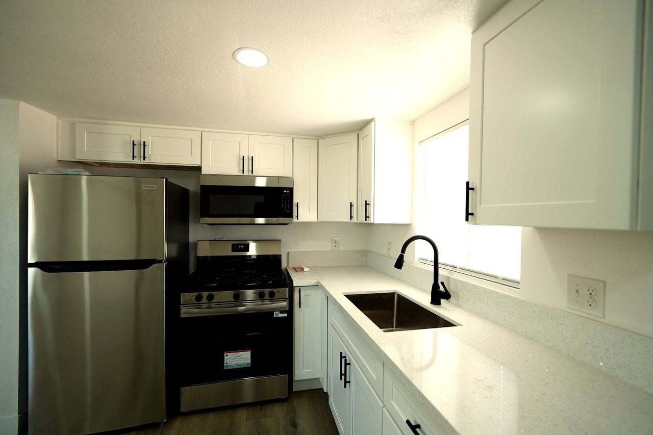 1006 Beverly Rd - Photo 3 of 19