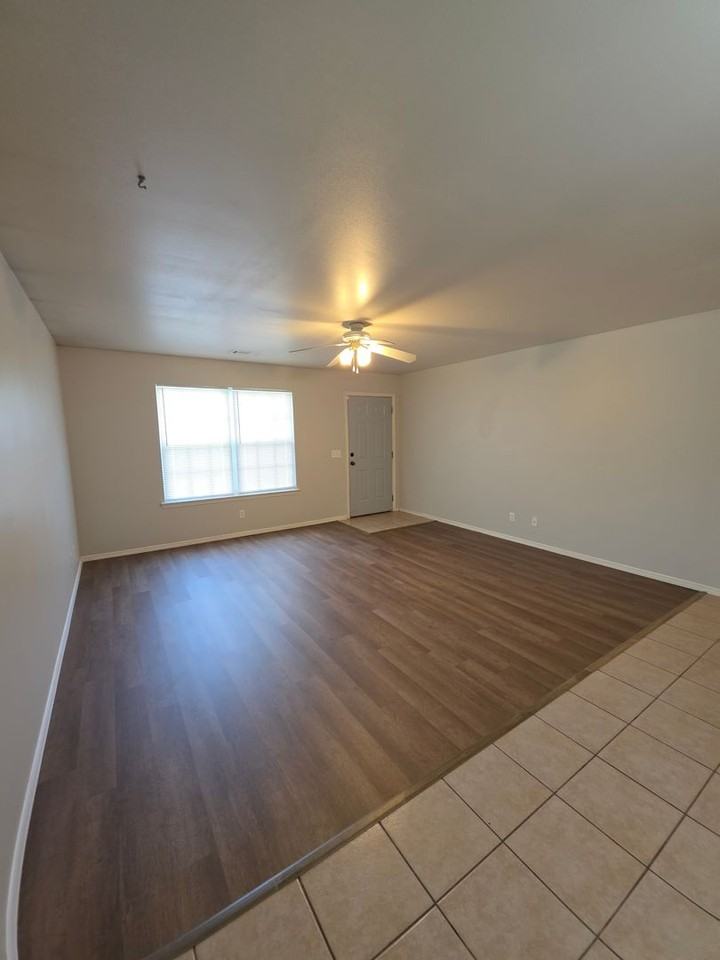 106 Willow Creek Dr - Photo 3 of 24
