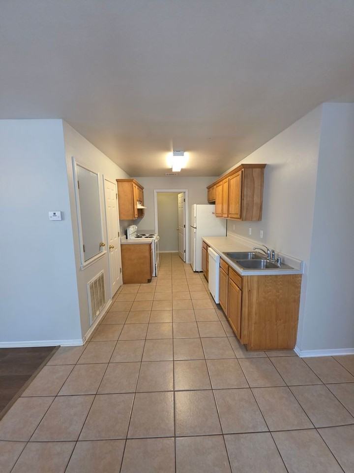 106 Willow Creek Dr - Photo 5 of 24