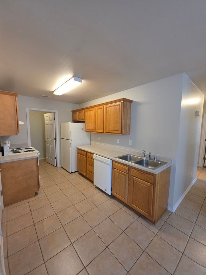 106 Willow Creek Dr - Photo 6 of 24