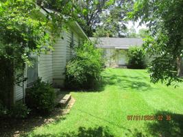 featured image of 1704B W Whitney Ave