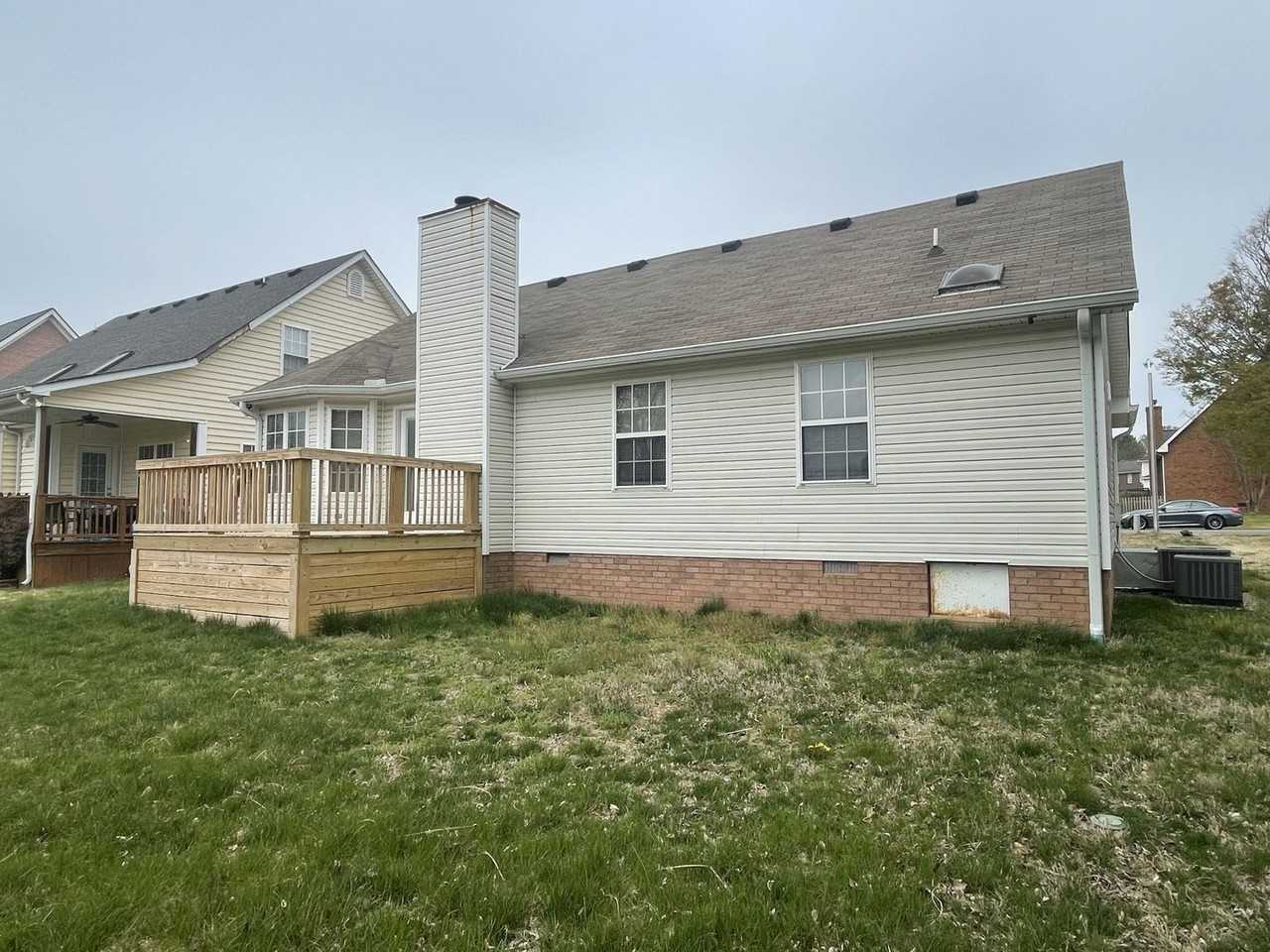 2285 Oak Hill Dr - Photo 2 of 21