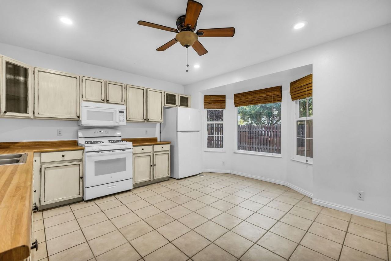 879 Rice Cir - Photo 3 of 27