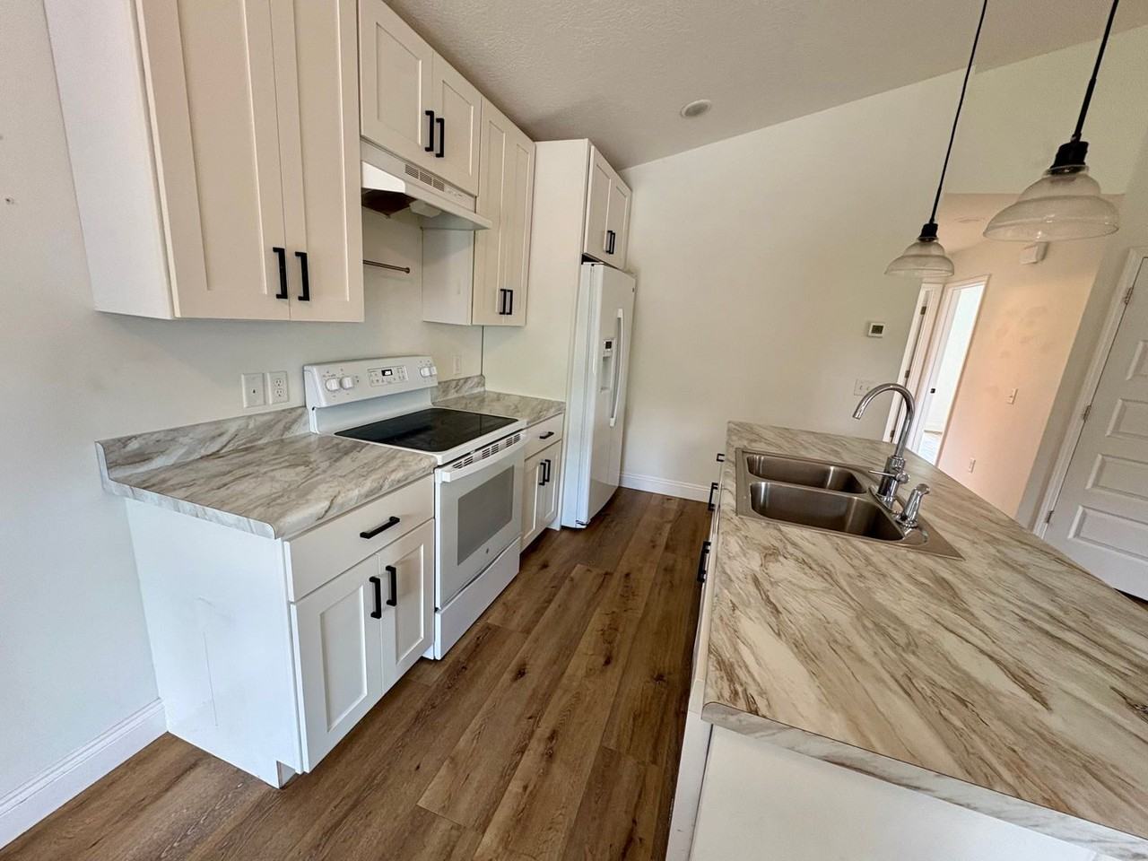 3218 Douglas Rd #B - Photo 3 of 11