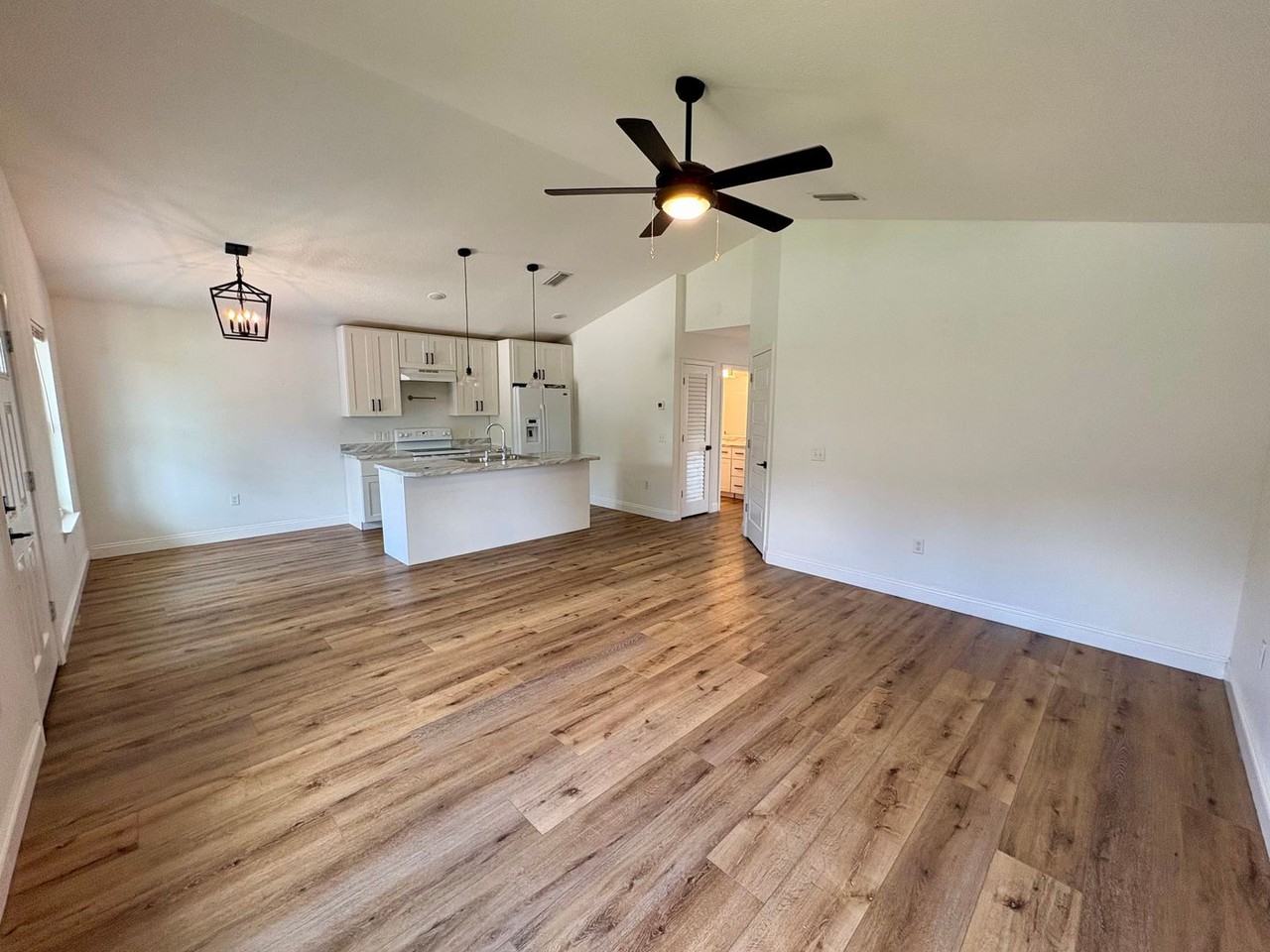 3218 Douglas Rd #B - Photo 5 of 11
