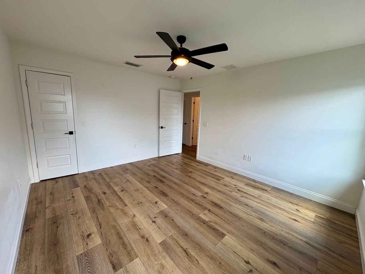 3218 Douglas Rd #B - Photo 6 of 11