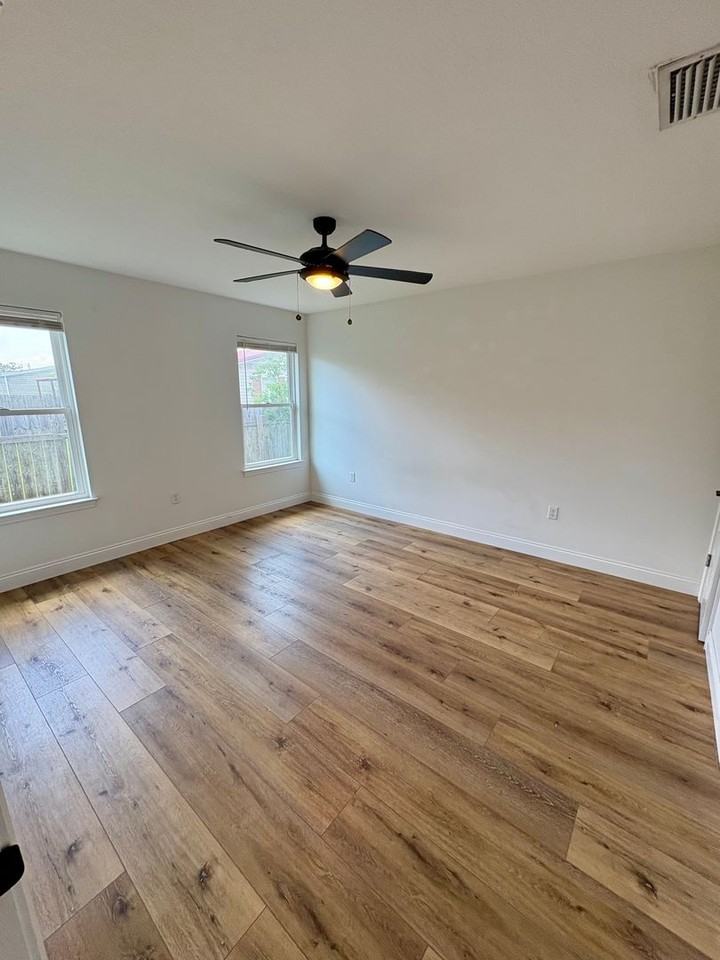 3218 Douglas Rd #B - Photo 7 of 11