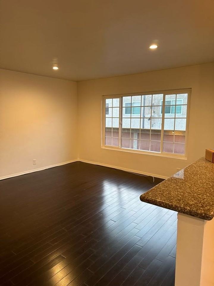 1034 Magnolia Ave - Photo 7 of 24