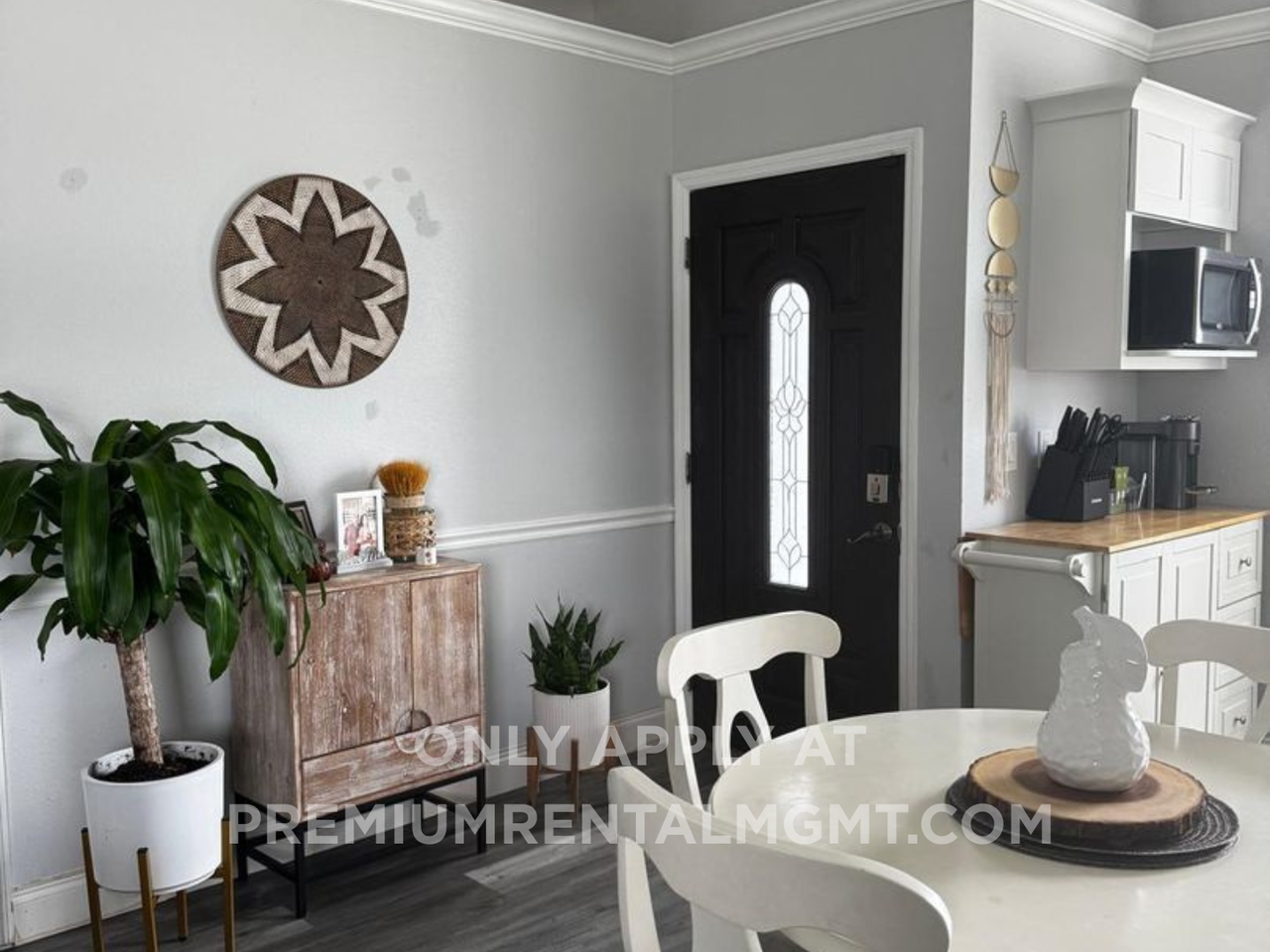 18561 3rd Ave - Photo 3 of 17