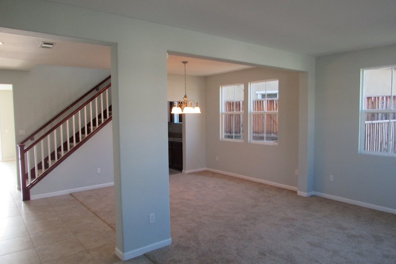 1064 Ashbridge Bay Dr - Photo 5 of 32