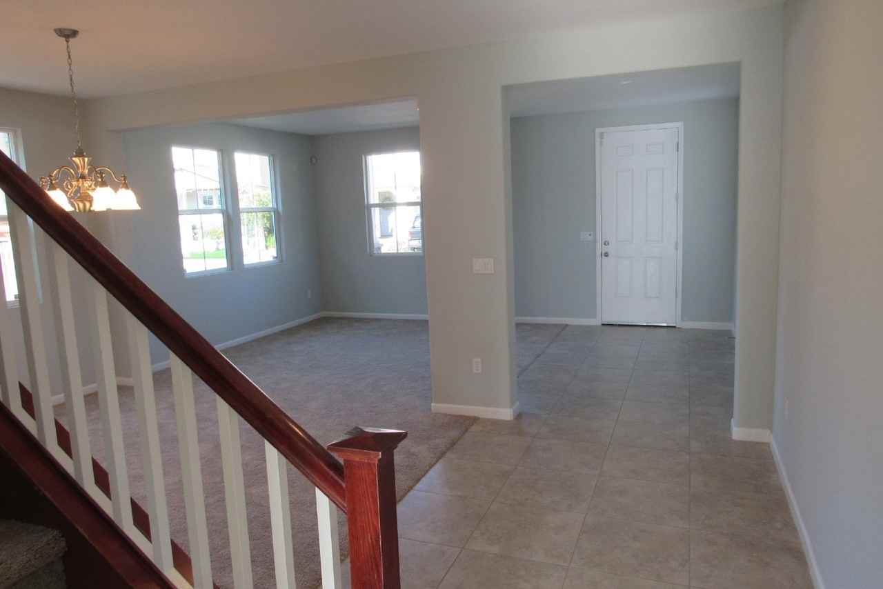1064 Ashbridge Bay Dr - Photo 6 of 32