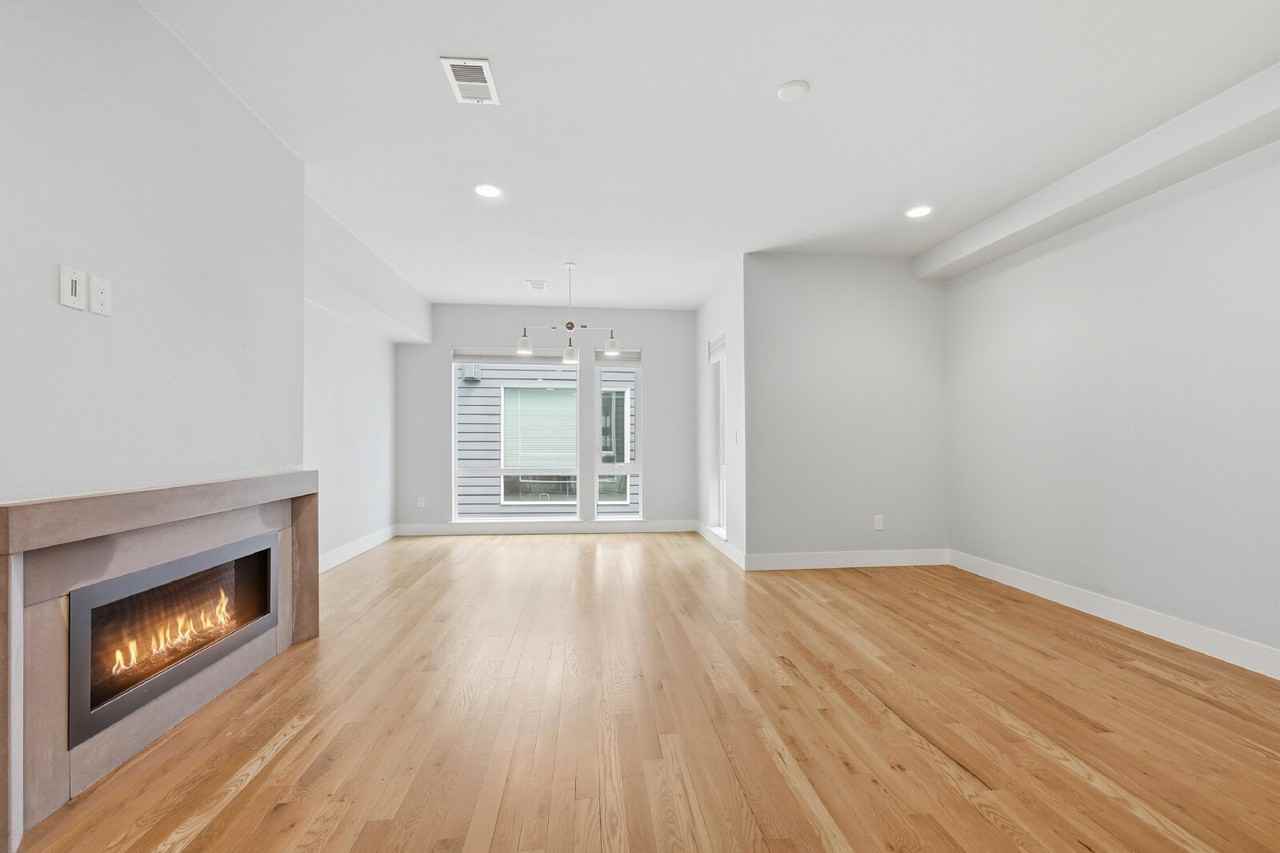 1927 N Hooker St - Photo 6 of 47