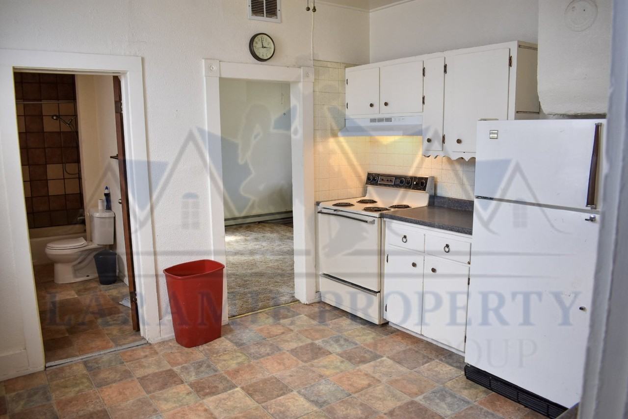 208 E Sheridan St - Photo 7 of 16