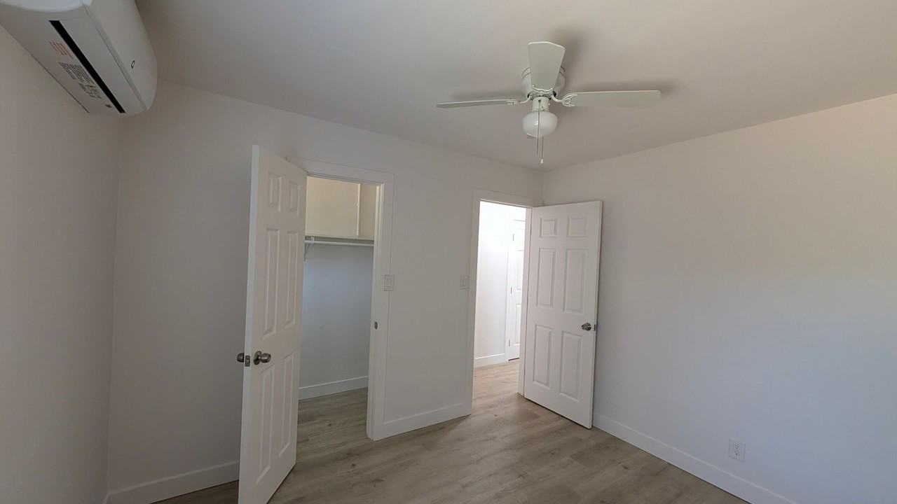 275 Dahlia Ave - Photo 4 of 15