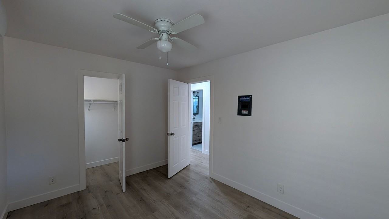 275 Dahlia Ave - Photo 6 of 15