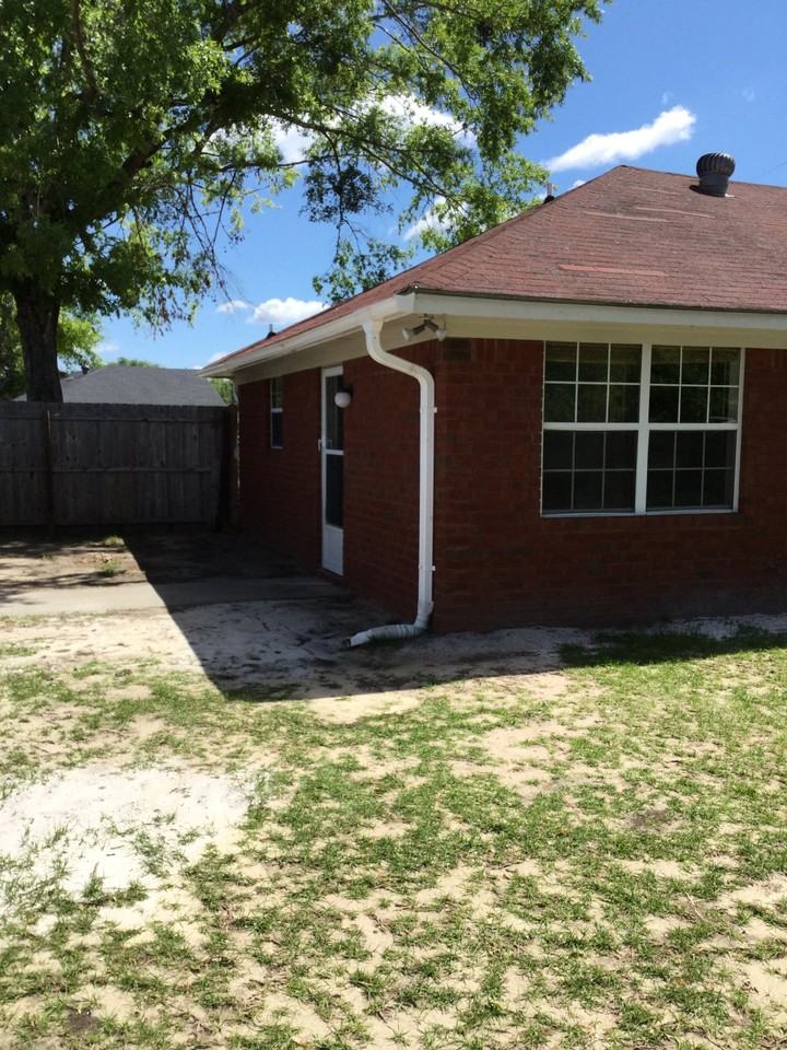 2528 Cove St - Photo 3 of 3