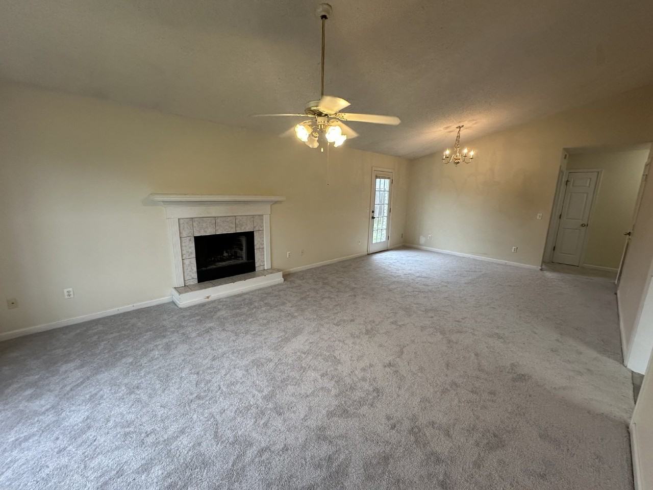 966 Yale Ct - Photo 2 of 10