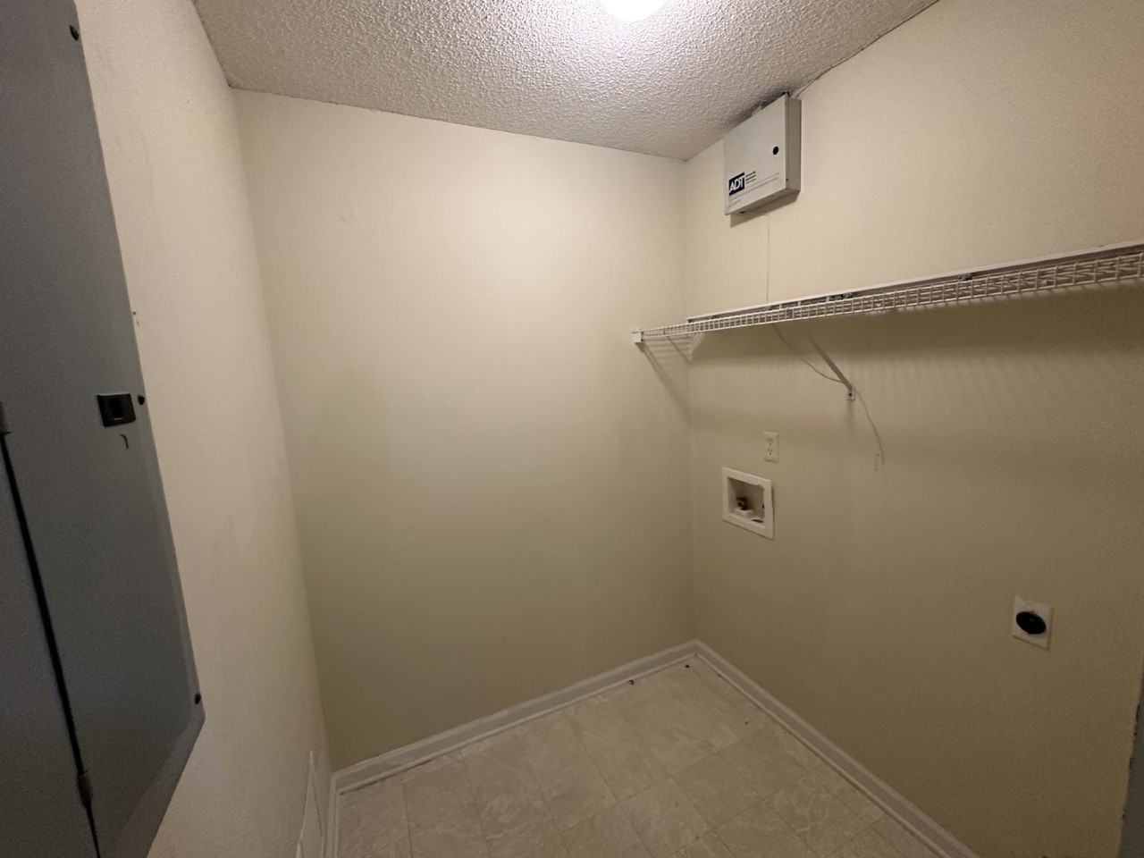 966 Yale Ct - Photo 6 of 10