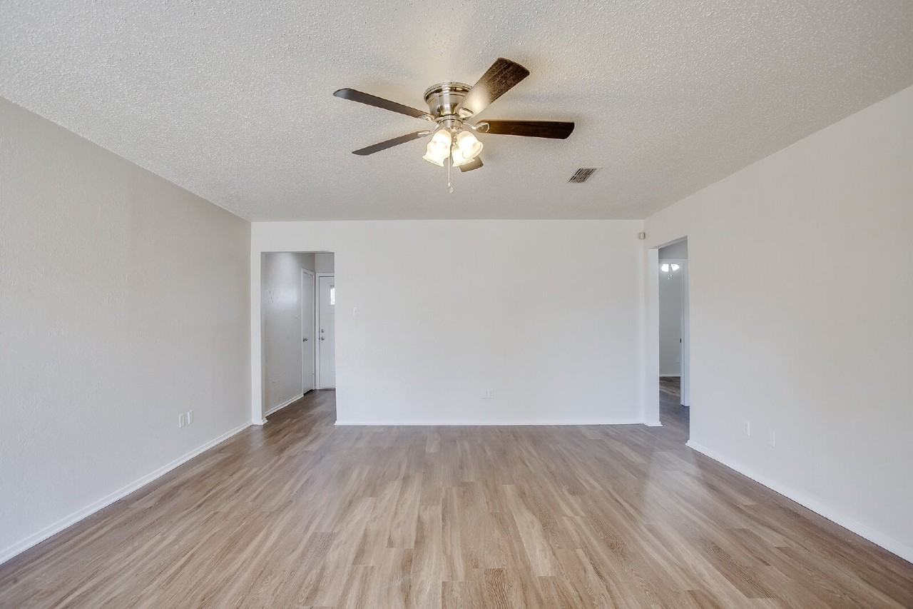 6311 27th St - Photo 3 of 11