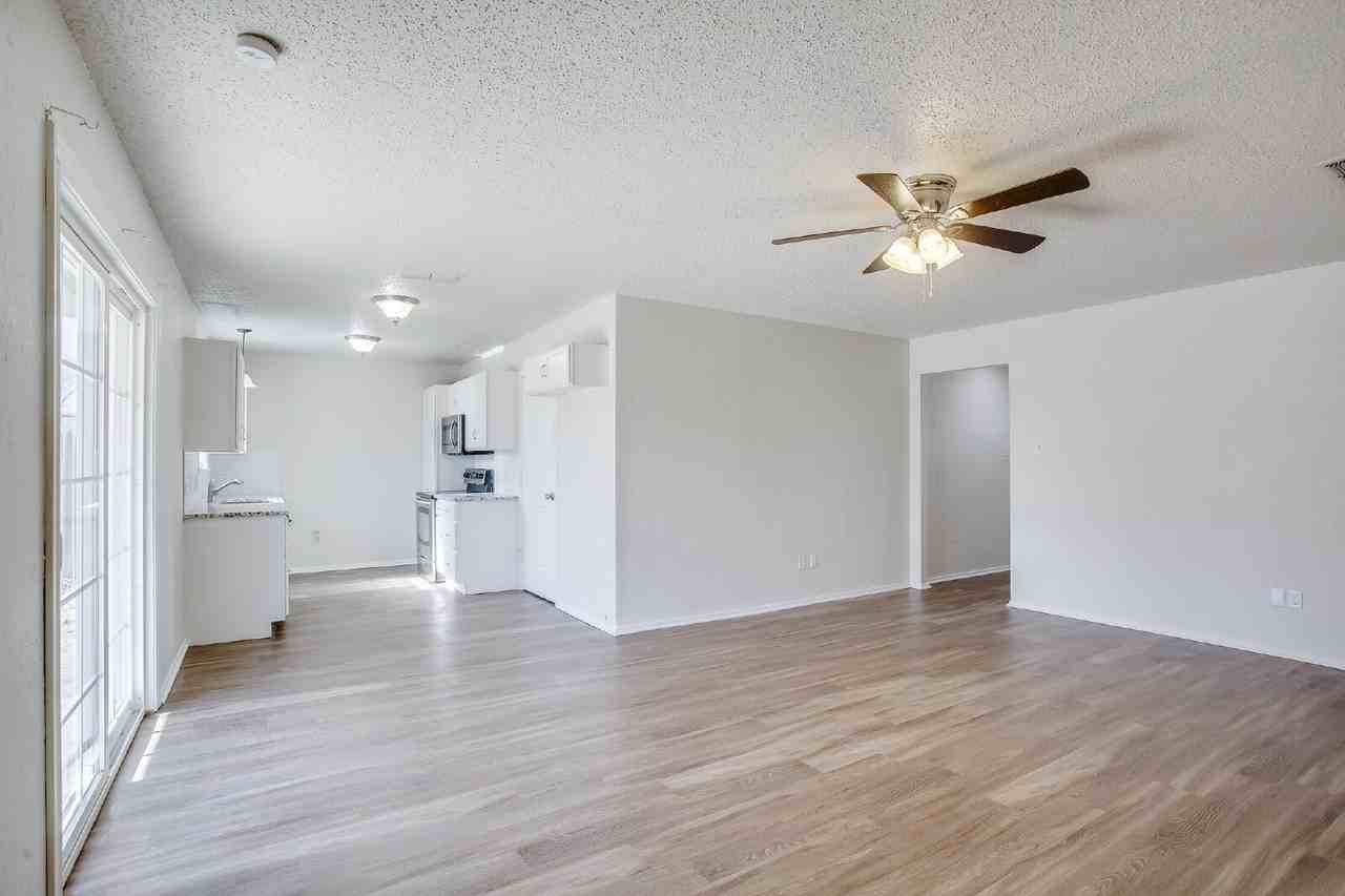 6311 27th St - Photo 4 of 11