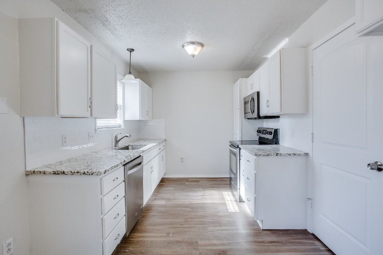6311 27th St - Photo 6 of 11