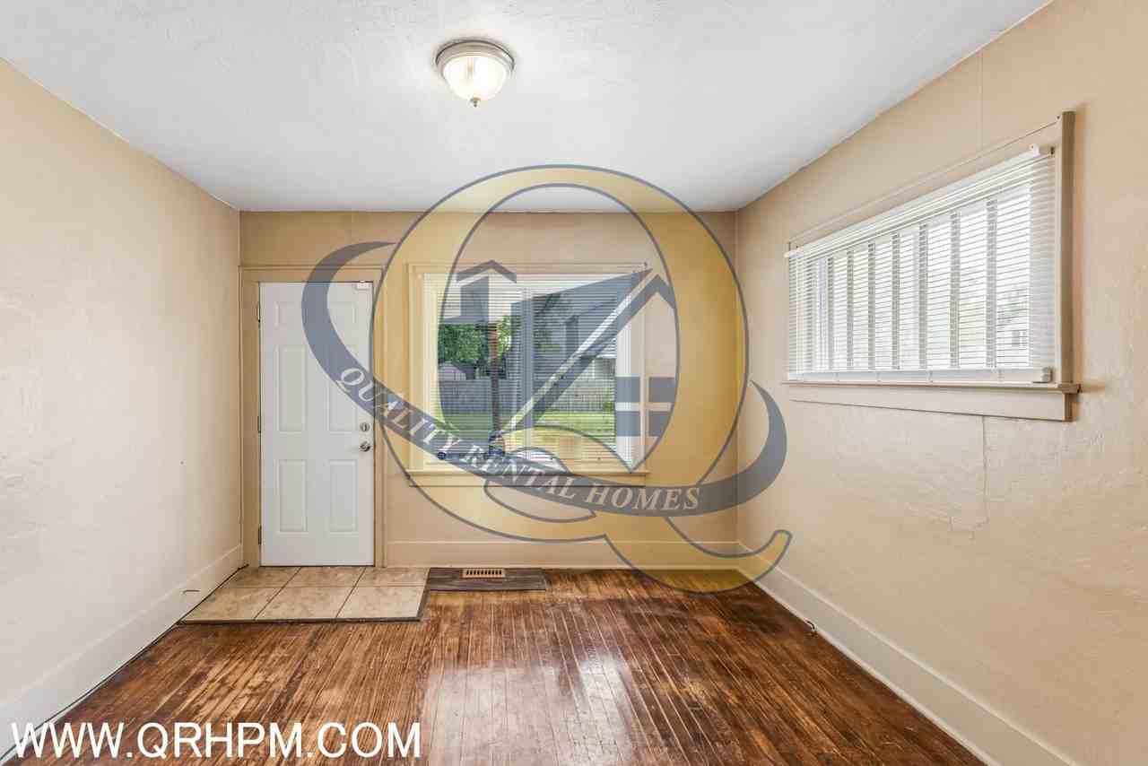1205 Pinehurst Ave - Photo 5 of 20