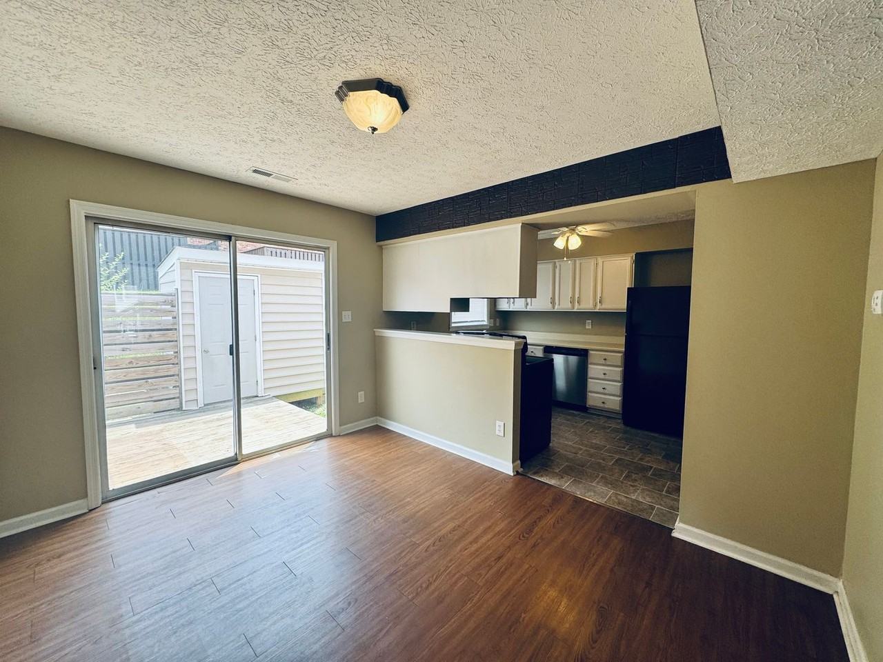 1450 Ashbourne Dr - Photo 3 of 11