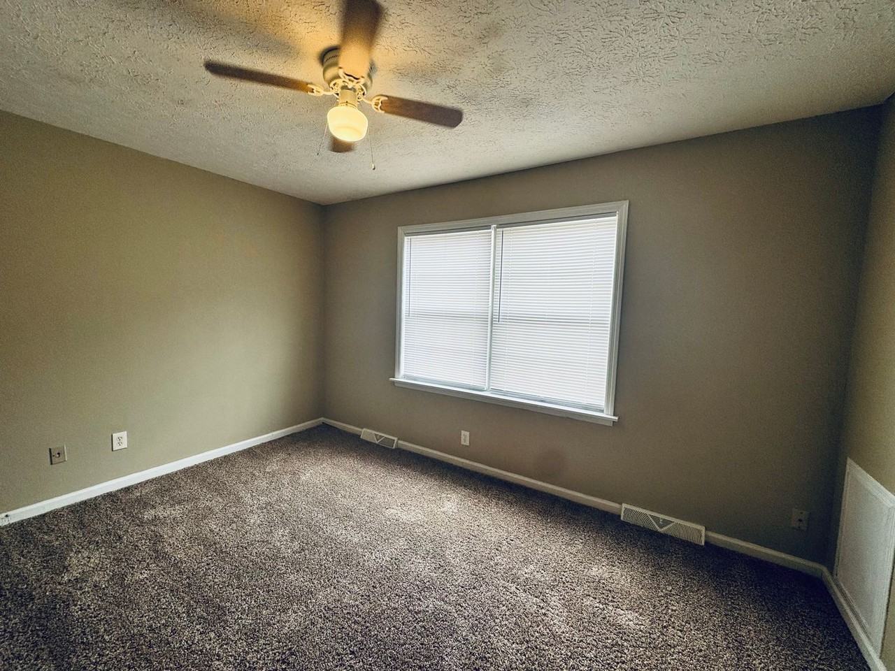 1450 Ashbourne Dr - Photo 6 of 11