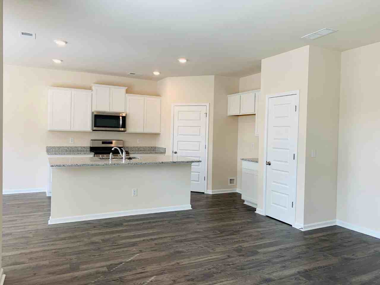 49 Lauritsen Way - Photo 3 of 32