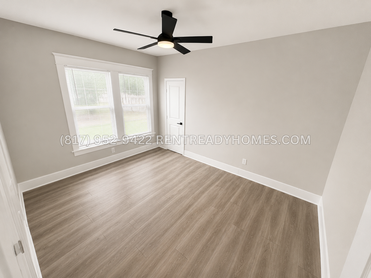 1022 E Allen Ave - Photo 4 of 7