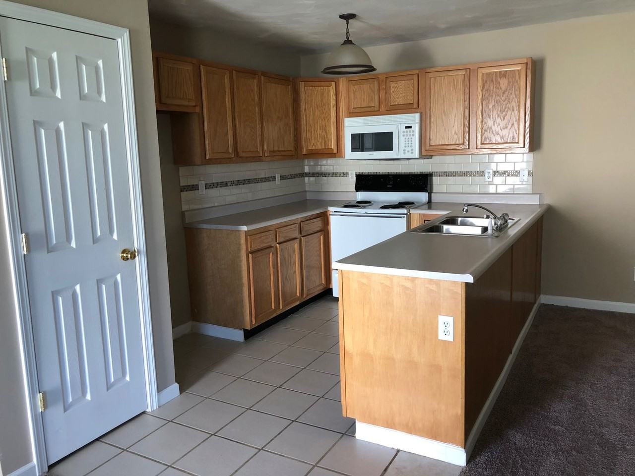 1651 W Kole Dr - Photo 4 of 12