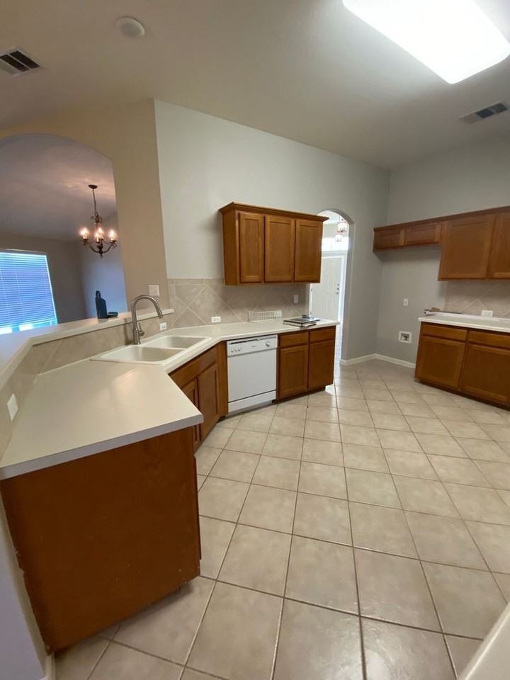 617 Kingston Lacy Blvd - Photo 3 of 10