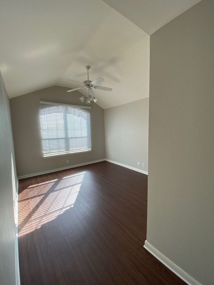617 Kingston Lacy Blvd - Photo 5 of 10