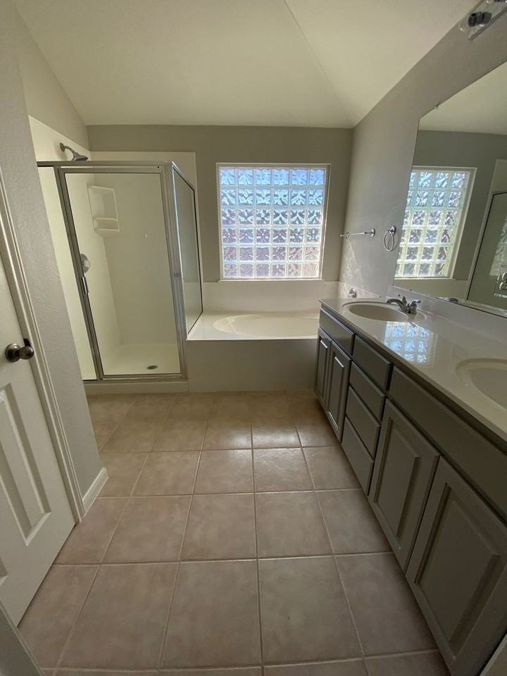 617 Kingston Lacy Blvd - Photo 7 of 10